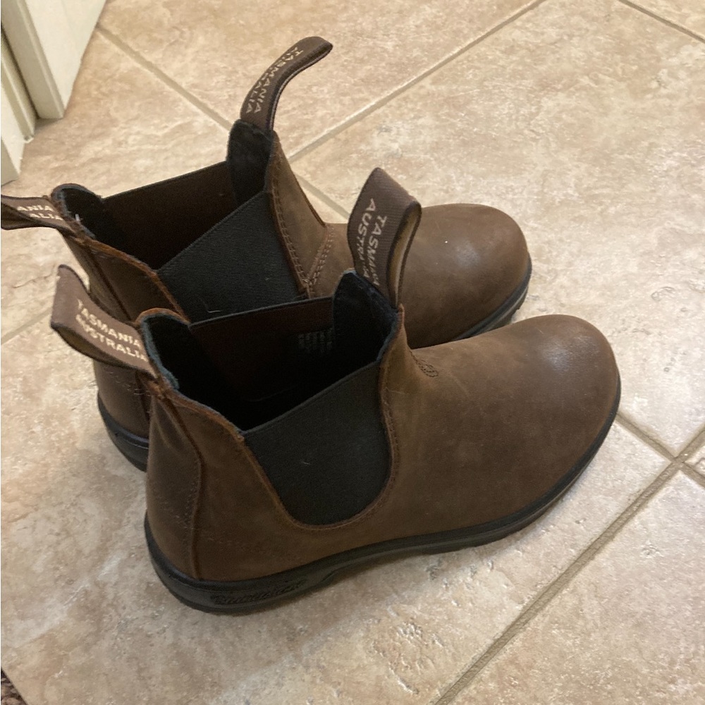 Blundstone Chelsea boots. Size 8. Brand new